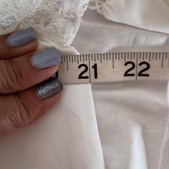 T Tahari V-Neck Crochet Bell-Sleeve Top Size S/P - Picture 8 of 12